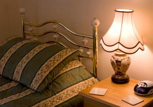 A bed or beds in a room at Ardencraig House Apartments 
