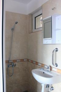 A bathroom at Osogovo Rooms