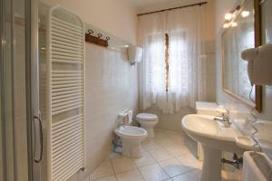 Kúpeľňa v ubytovaní Casa Elena + 34 fotografií