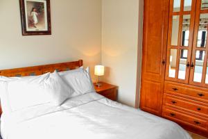 Postel nebo postele na pokoji v ubytování Garden View Self Catering Lough Rynn