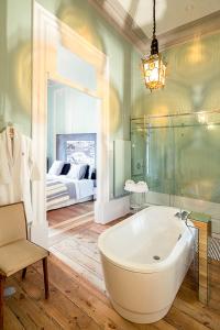 Kylpyhuone majoituspaikassa Charm Palace Porto