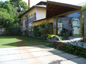 Taman di luar Pousada do Tié
