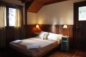 Una cama o camas en una habitación de Hosteria Las Cartas