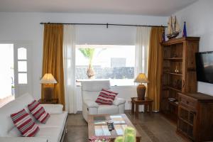 Telewizja i/lub zestaw kina domowego w obiekcie VILLA MANUELA by Buenavilla