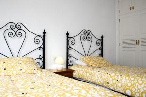 Łóżko lub łóżka w pokoju w obiekcie VILLA MANUELA by Buenavilla