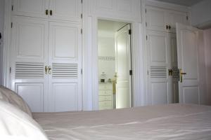 Łóżko lub łóżka w pokoju w obiekcie VILLA MANUELA by Buenavilla