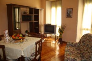 a living room with a table with a bowl of fruit on it at B&B Rosa Apartment in Baveno