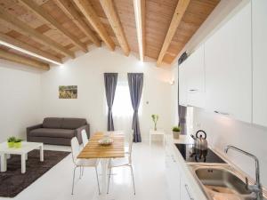 a kitchen and living room with a wooden ceiling at Villa Renzo in Notaresco