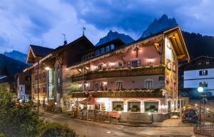 Nespecifikovaný výhled na hory nebo výhled na hory při pohledu z hotelu
