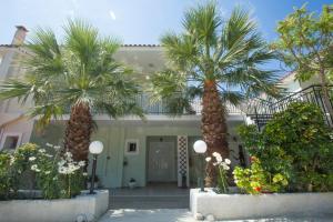 a house with palm trees in front of it at Summer Dream in Vlachata