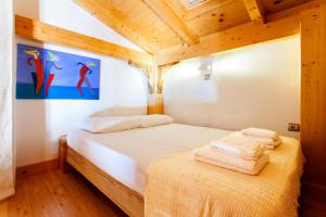 A bed or beds in a room at Stavlos