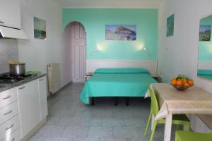 a kitchen with a green bed in a room at Aparthotel Villa Marinù in Ischia