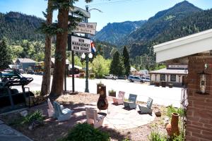 a street with chairs and a street sign in a town at Abram Inn & Suites in Ouray