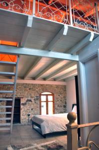 Postel nebo postele na pokoji v ubytování Limni Stone Apartments