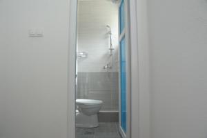 Koupelna v ubytování Hostel Omega