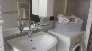 A bathroom at Appartamento del Parco
