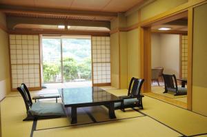 Gallery image of Yugawara Onsen Kawasegien Isuzu Hotel in Atami