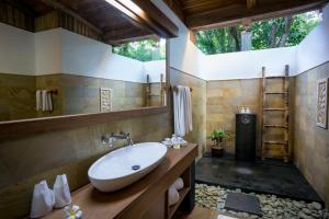 Salle de bains dans l'établissement Siladen Resort & Spa