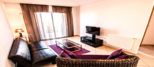 TV a/nebo společenská místnost v ubytování Mahdia Place Apartments