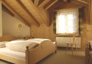 Postel nebo postele na pokoji v ubytování Casa Tödi Restaurant Hotel