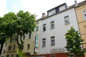 a white building with a hotel sign on it at Hotel Palla in Essen