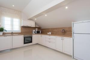 Kuchyňa alebo kuchynka v ubytovaní Apartments Villa Stella