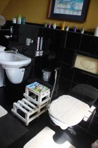 Ванная комната в Rugby House Kandy +49 фотографий