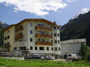 Nespecifikovaný výhled na hory nebo výhled na hory při pohledu z hotelu