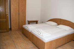 Postel nebo postele na pokoji v ubytování Tiberius Residence