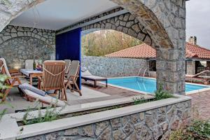Bazén v ubytování Apartments Petra nebo v jeho okolí