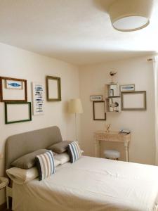a bedroom with a bed and a table at Studio Chateau - Vieux Nice in Nice