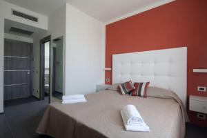 a bedroom with a bed with two towels on it at Villino Wanda in Monterosso al Mare