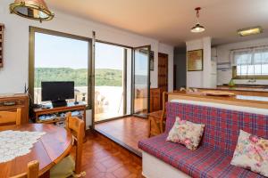 Televízia a/alebo spoločenská miestnosť v ubytovaní Costabravaforrent Palas Atenea