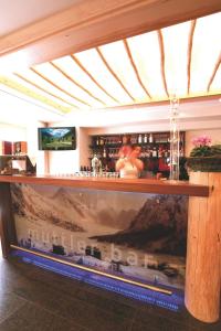 Lounge nebo bar v ubytování Hotel Garni Muttler Alpinresort & Spa