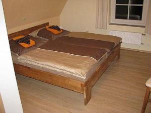 two beds in a room with a wooden floor at Ferienhaus-Landmann in Tannenberg