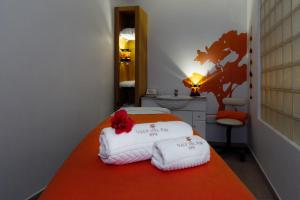 a room with a bed with towels and a sink at Vale d'El Rei Hotel & Villas in Carvoeiro