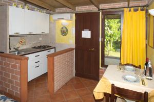Kuchyň nebo kuchyňský kout v ubytování Country Apartments