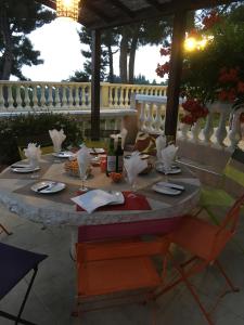 Romantic Villa near Monacoにあるレストランまたは飲食店