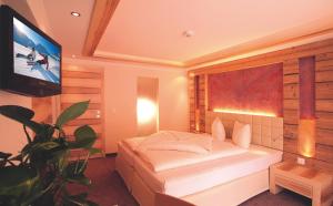 Postel nebo postele na pokoji v ubytování Hotel Garni Muttler Alpinresort & Spa