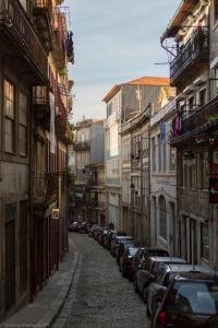 an alley with cars parked on the side of a street at MSC Flats - Comercio do Porto in Porto