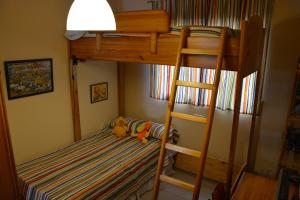 a bedroom with a bunk bed with a bunk ladder at El apartamento de Mamá - Cabo Roig in Playas de Orihuela