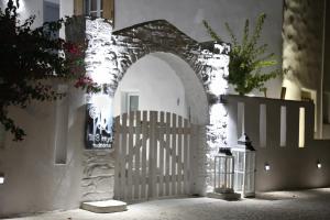 an archway with a white gate in front of a house at 8 Keys Residence in Naousa