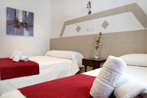 Postel nebo postele na pokoji v ubytování Hostal Victoria