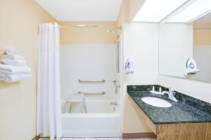 Fotografie z fotogalerie ubytování Baymont by Wyndham Ozark v destinaci Ozark