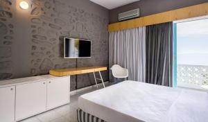 Кровать или кровати в номере Alkistis Beach Hotel - Adults Only