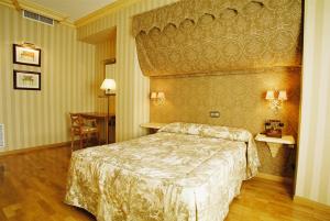 Postel nebo postele na pokoji v ubytování Hotel Juan Carlos I