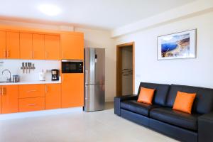 Kuchyň nebo kuchyňský kout v ubytování Casa Julia atico vistas playa Las Teresitas + 20 fotografií