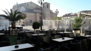 Reštaurácia alebo iné gastronomické zariadenie v ubytovaní Hotel Juan Carlos I