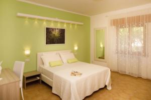 A bed or beds in a room at Il Nido del Gabbiano