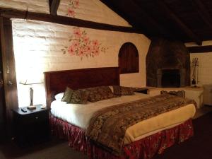 Postel nebo postele na pokoji v ubytování Hotel y Hosteria Natabuela